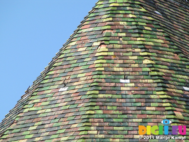 SX19960 Tiled roof of church in Soissons